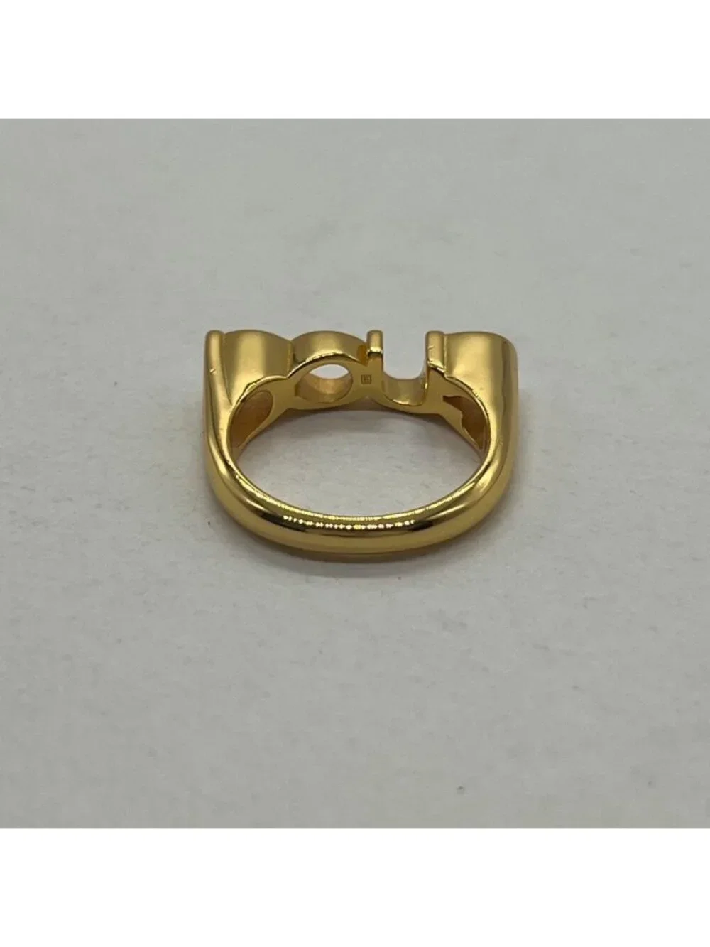 Gucci No 16: Logo Ring M Gold